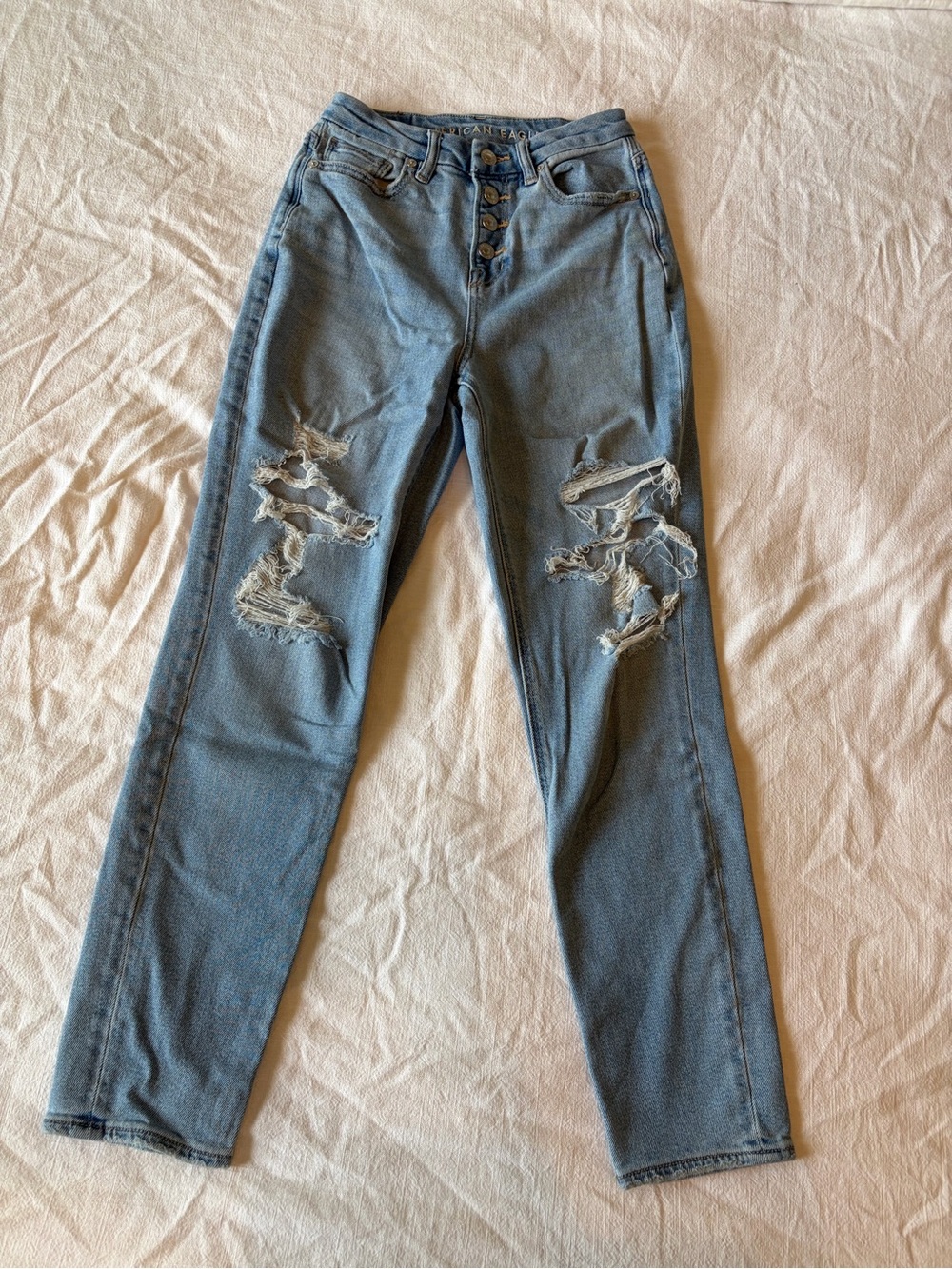 American Eagle Super High-Waisted Ripped Mom Jeans 00